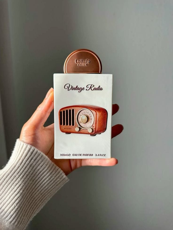Lattafa Vintage Radio Parfum arabesc unisex fructat, vanilie și prune